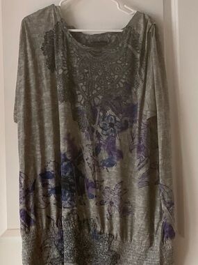 Evolution by JMS Women's Gray Floral Tunic Top with Purple Accents